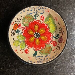 Round Dish with Flower